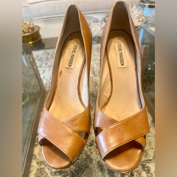 Steve Madden tan peep toe women’s shoes - Picture 2 of 5